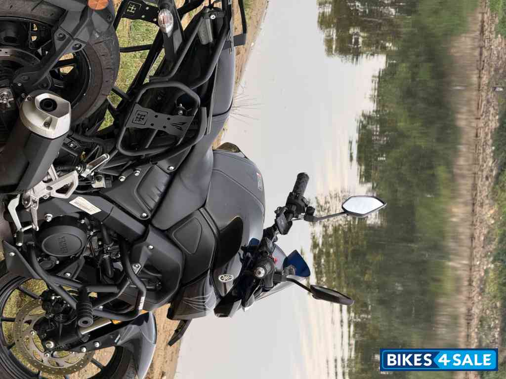 Metallic Black Yamaha MT-15 Ver 2.0 Metallic Black Yamaha MT-15 Ver 2.0