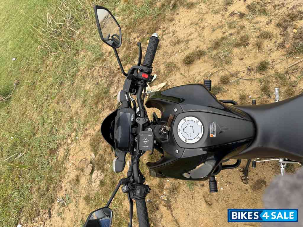 Metallic Black Yamaha MT-15 Ver 2.0 Metallic Black Yamaha MT-15 Ver 2.0