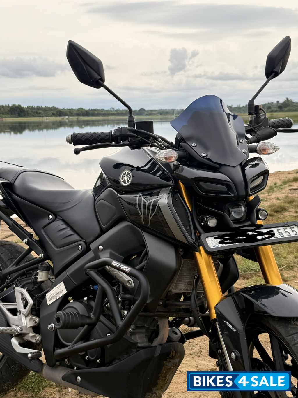 Metallic Black Yamaha MT-15 Ver 2.0 Metallic Black Yamaha MT-15 Ver 2.0