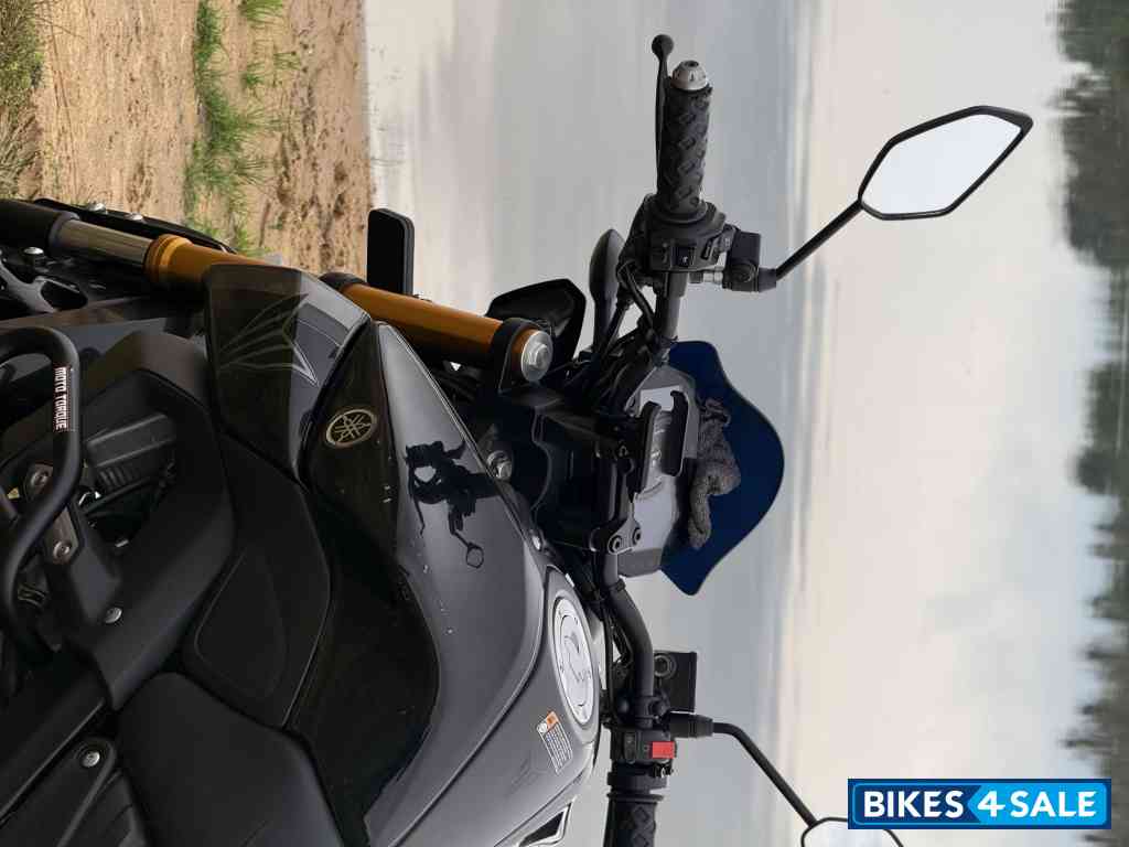 Metallic Black Yamaha MT-15 Ver 2.0 Metallic Black Yamaha MT-15 Ver 2.0