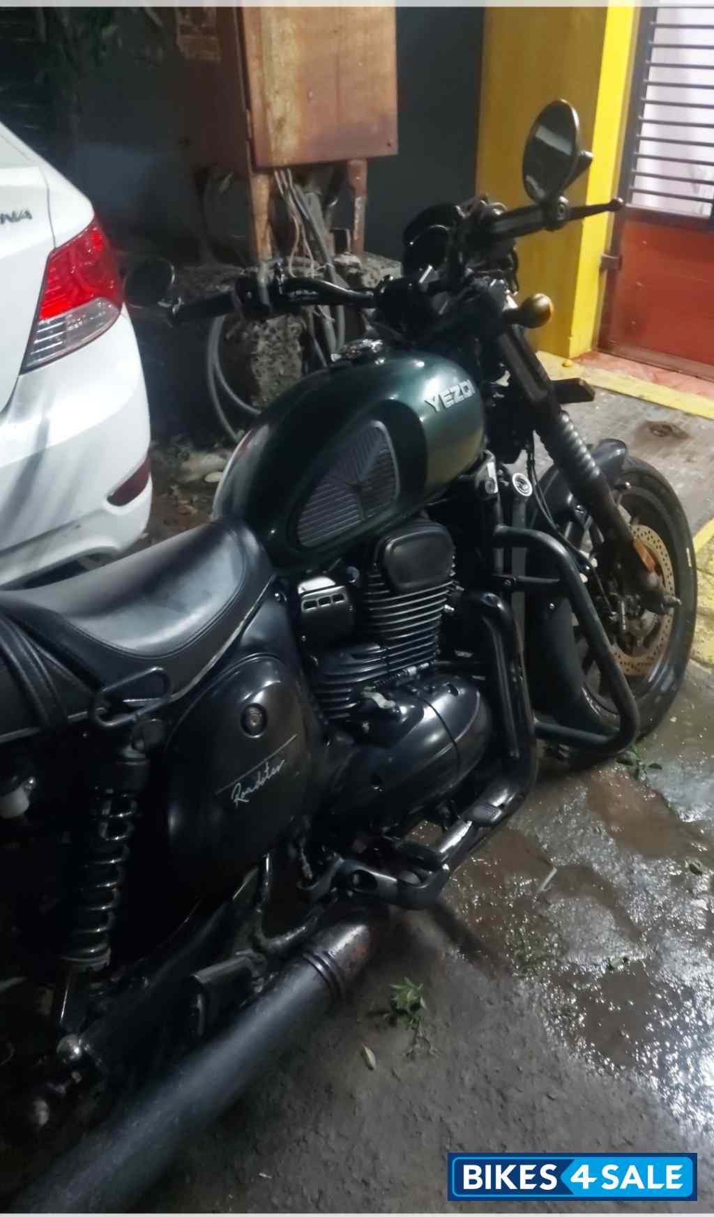 Yezdi Roadster Dark