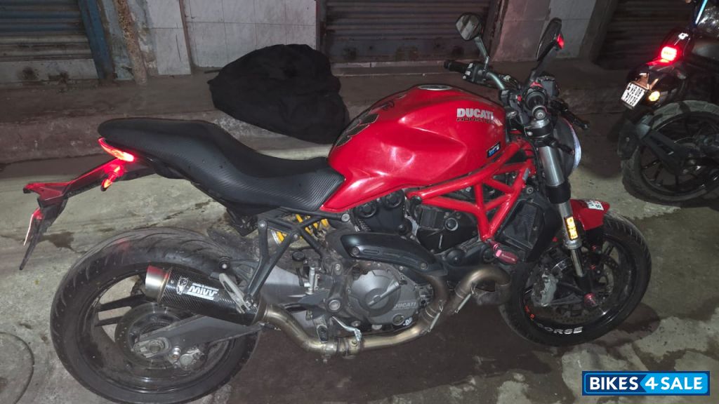 Ducati Monster 821