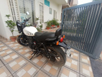 Dapper White Royal Enfield Hunter 350 Retro