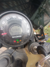 Dapper White Royal Enfield Hunter 350 Retro