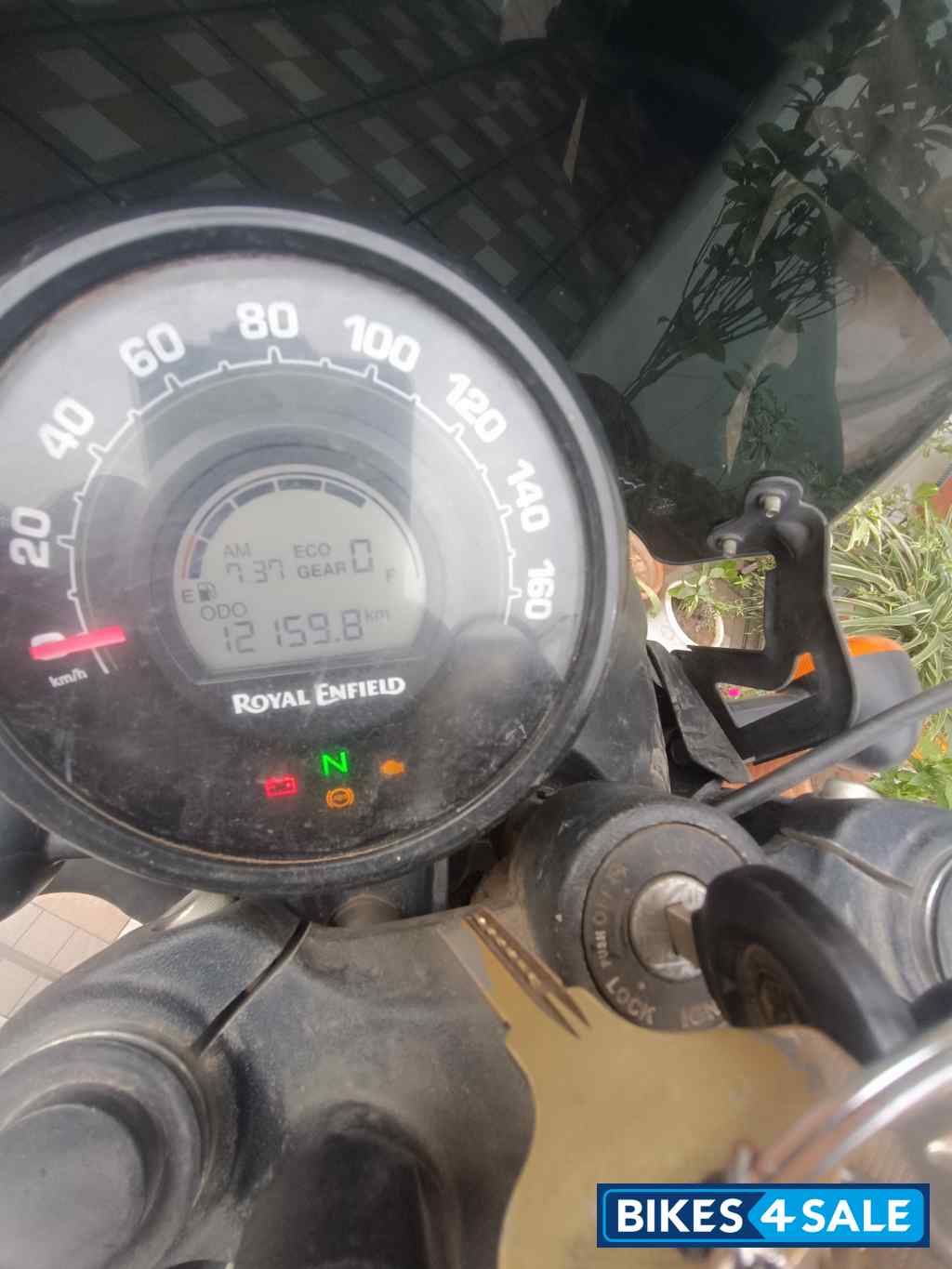 Dapper White Royal Enfield Hunter 350 Retro