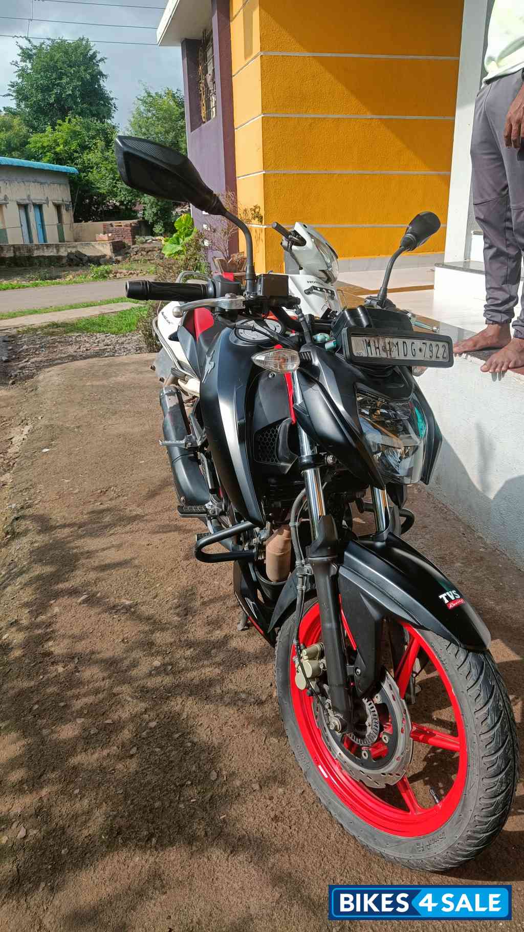 Mat Black TVS Apache RTR 160 4V Special Edition