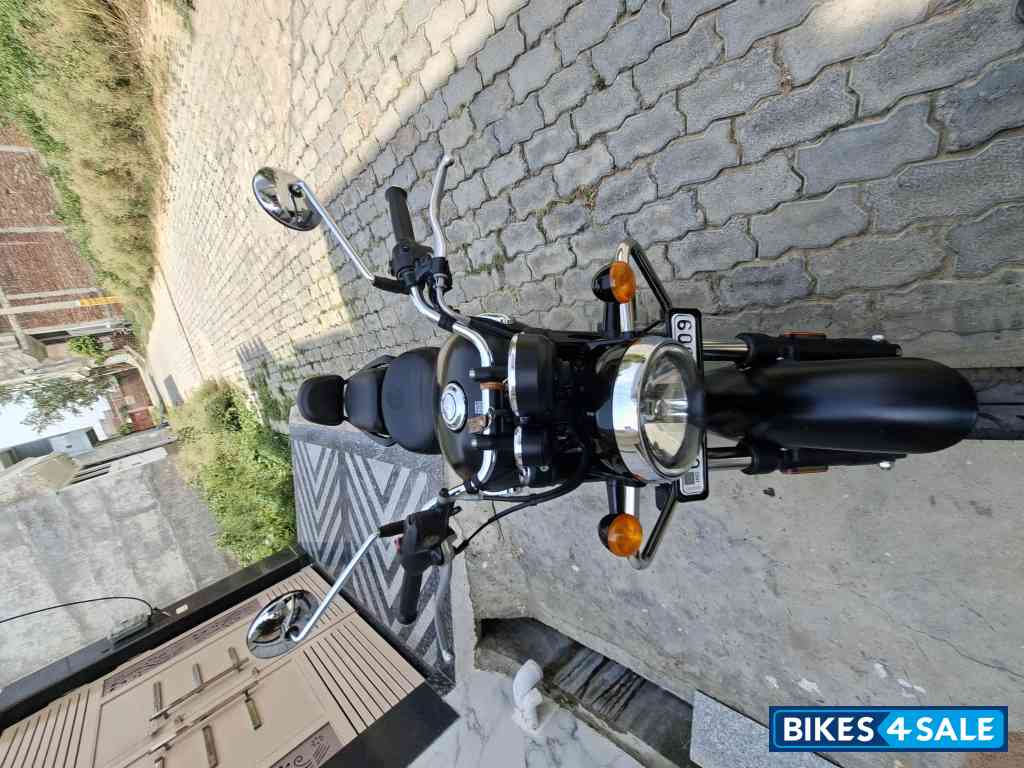 Black Royal Enfield Meteor 350 Black Royal Enfield Meteor 350