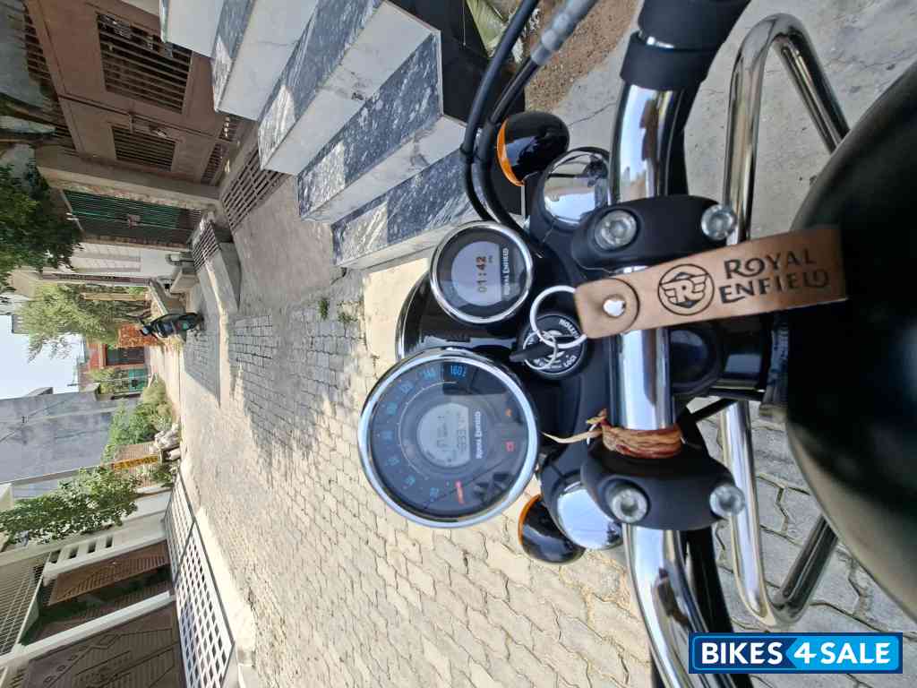 Black Royal Enfield Meteor 350 Black Royal Enfield Meteor 350
