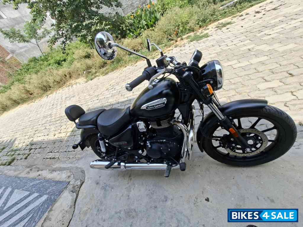 Black Royal Enfield Meteor 350 Black Royal Enfield Meteor 350