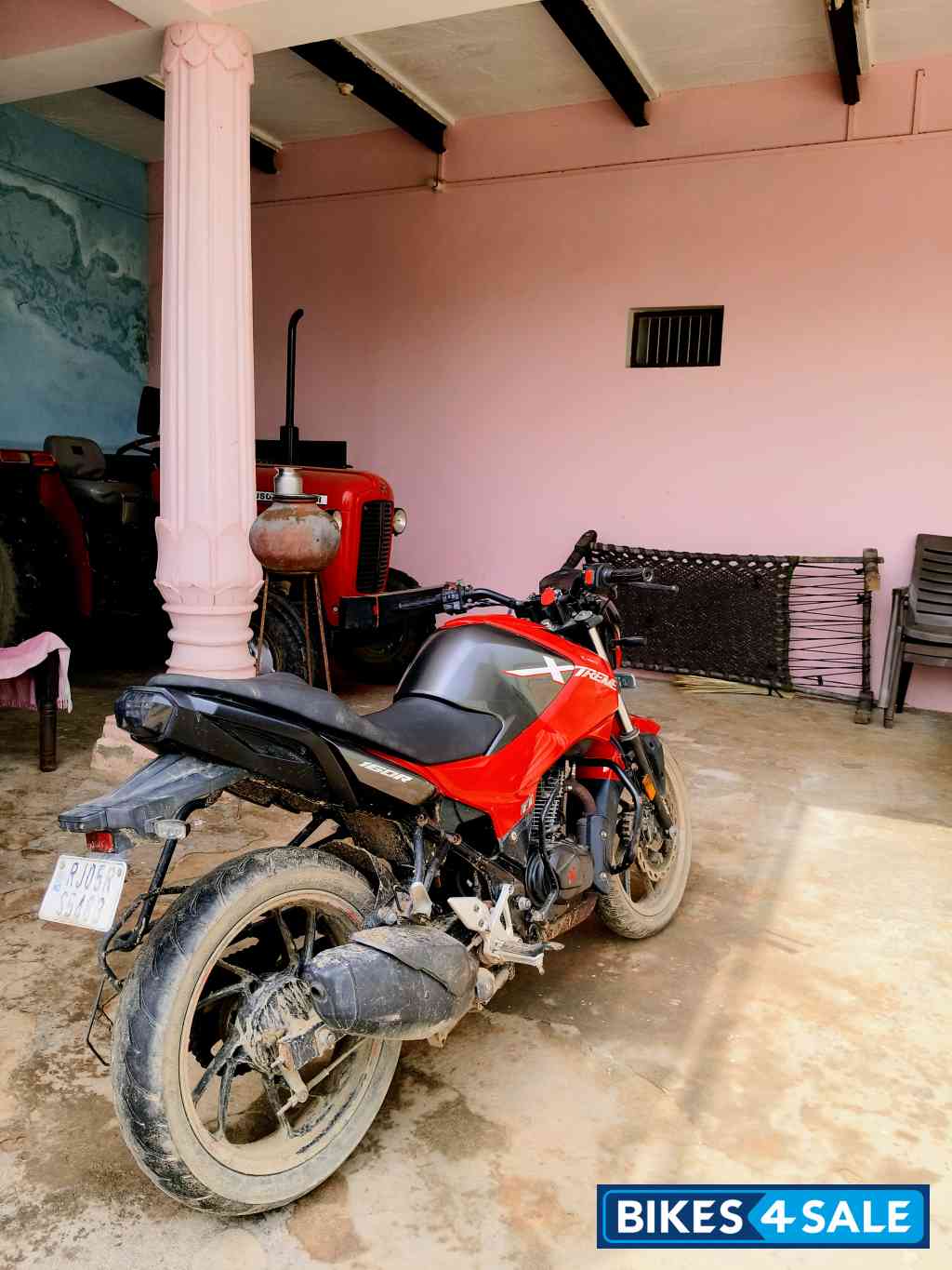 Red Black Hero Xtreme 160R BS6