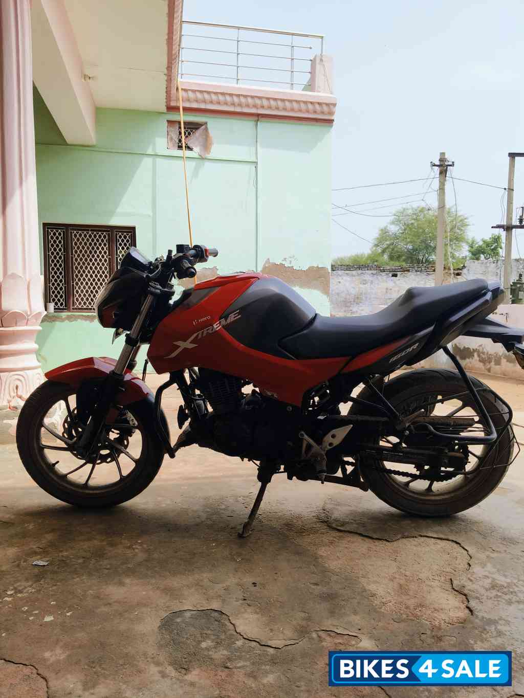 Red Black Hero Xtreme 160R BS6