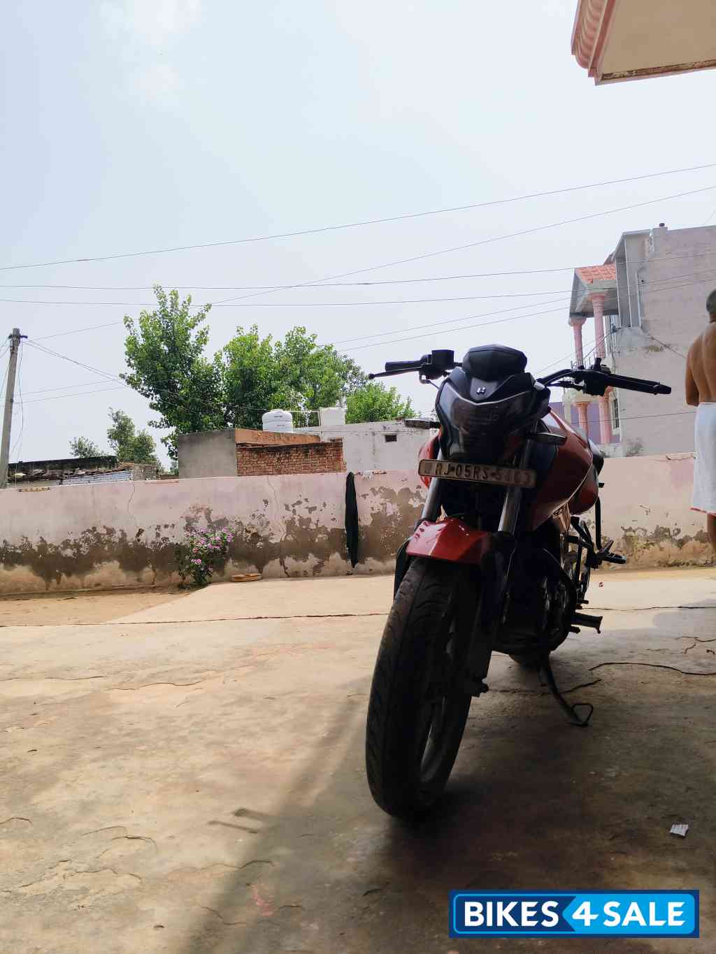 Red Black Hero Xtreme 160R BS6