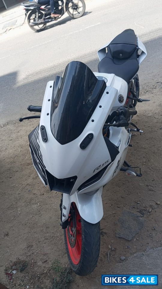 Yamaha R15 V4