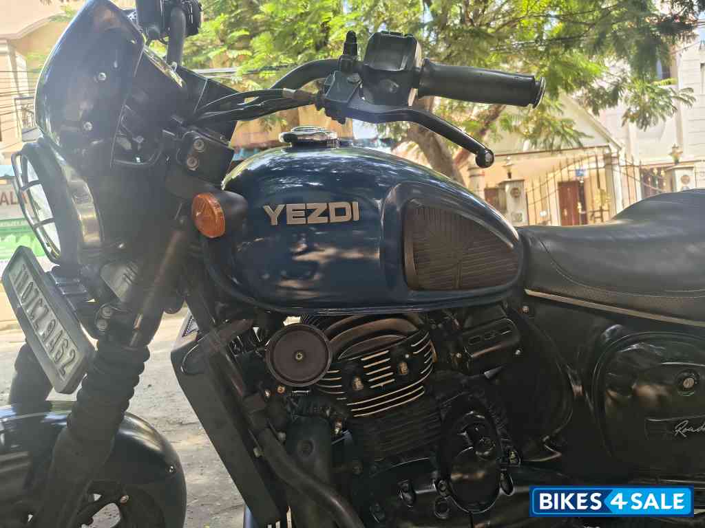 Yezdi Roadster Dark