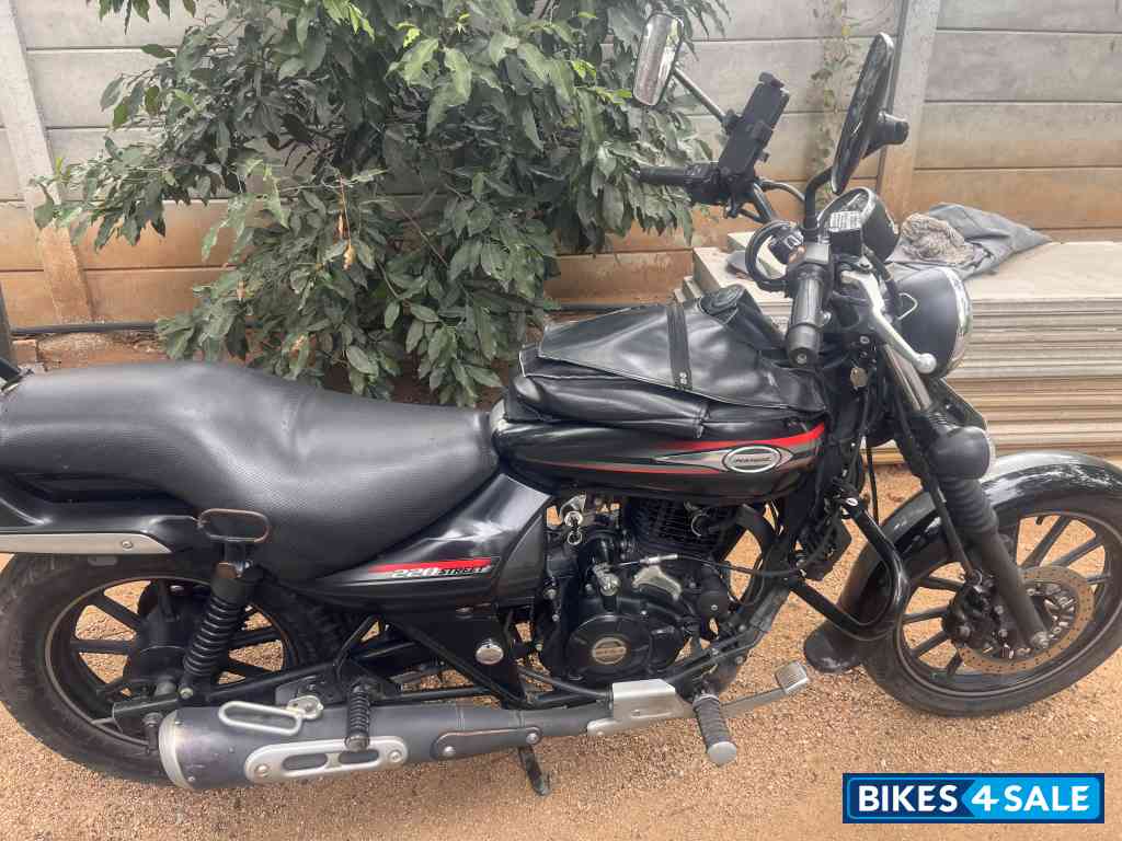 Black And Red Bajaj Avenger Street 220 Black And Red Bajaj Avenger Street 220