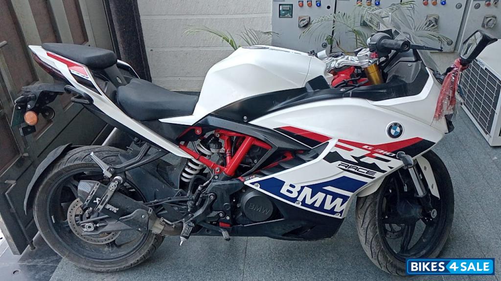 White BMW G 310 RR