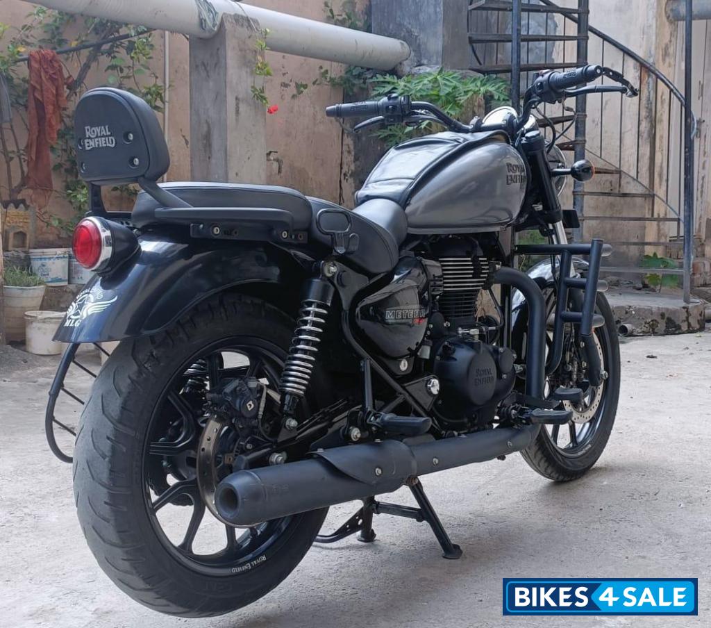 Royal Enfield Meteor 350 Fireball Royal Enfield Meteor 350 Fireball