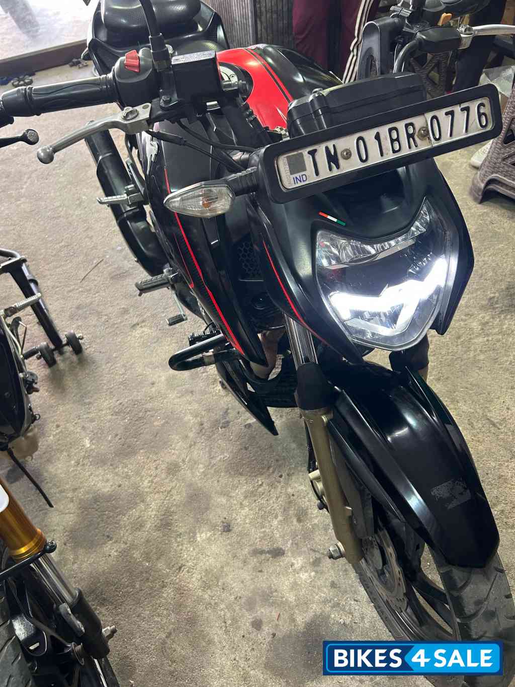 Black ⬛ TVS Apache RTR 200 4V 2022