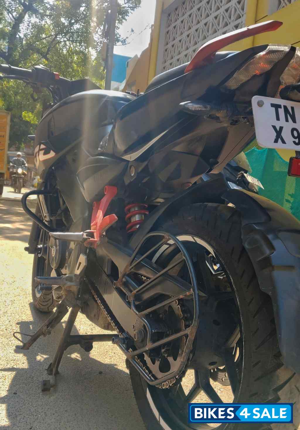 Black Bajaj Pulsar NS200 Black Bajaj Pulsar NS200