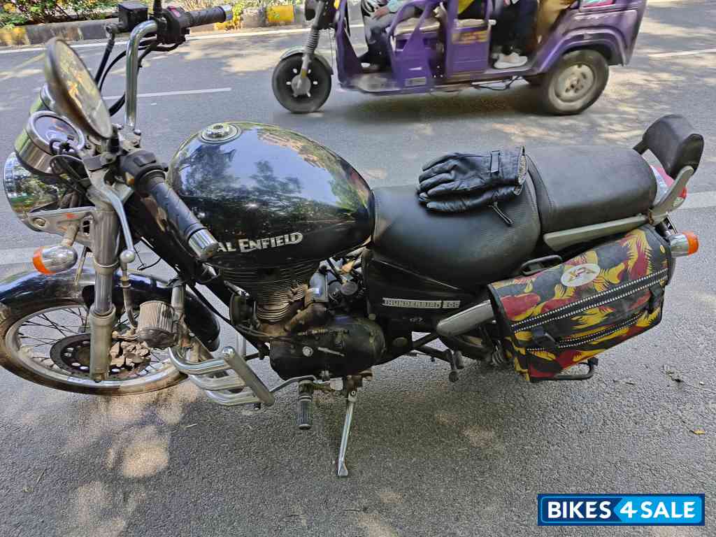 Black Royal Enfield Thunderbird 500
