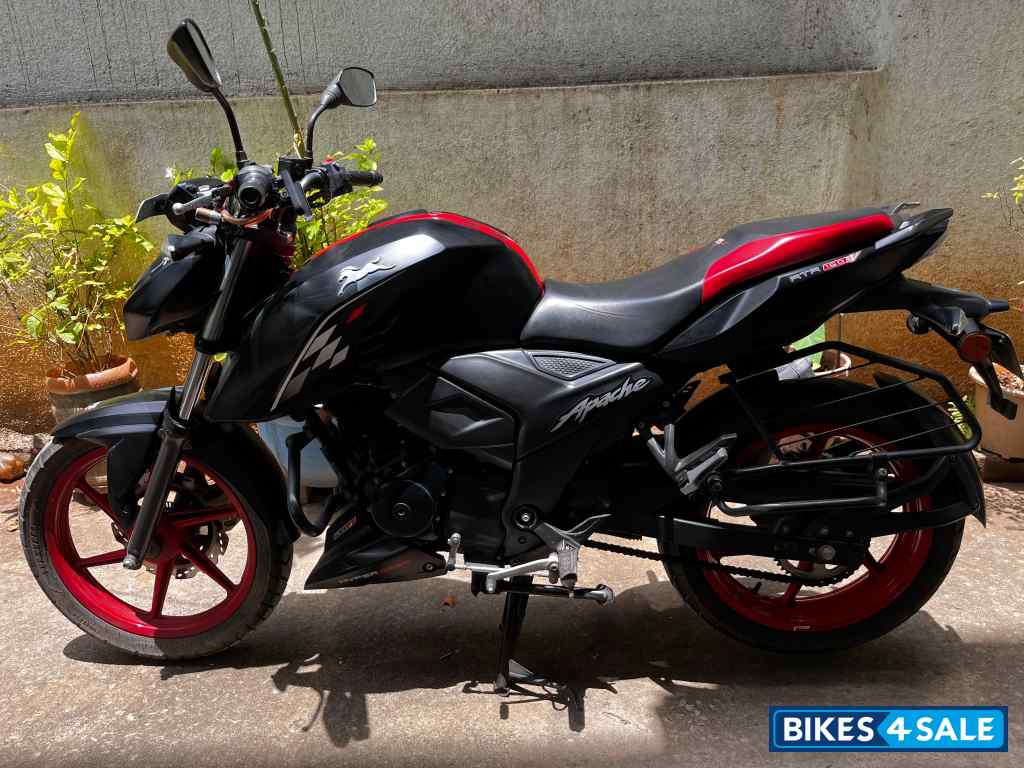 Matte Black TVS Apache RTR 160 4V Special Edition