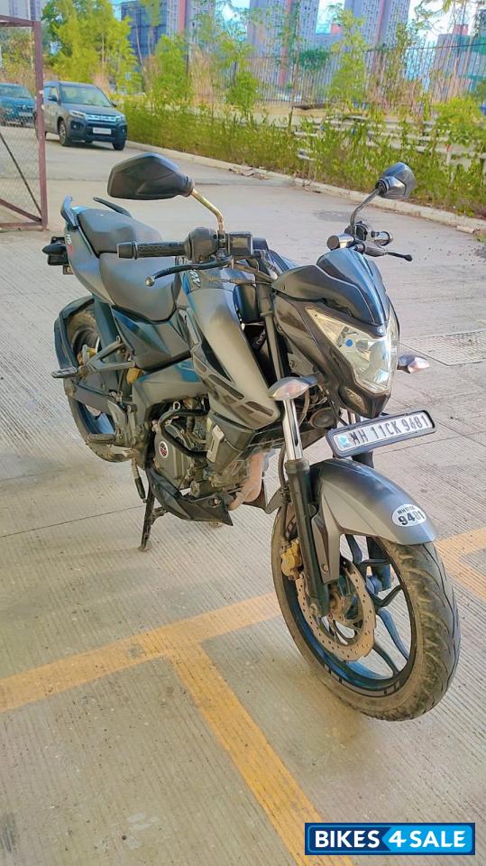 Black Bajaj Pulsar NS200