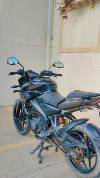 Black Bajaj Pulsar NS200
