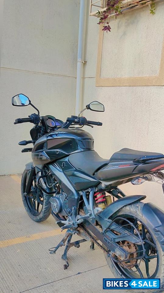 Black Bajaj Pulsar NS200 Black Bajaj Pulsar NS200