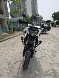 Sparkling Black Bajaj Dominar 250
