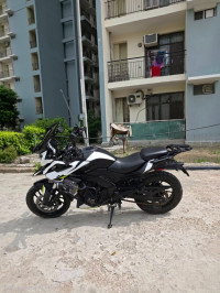 Sparkling Black Bajaj Dominar 250