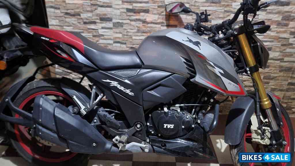 TVS Apache RTR 160 4V BS6