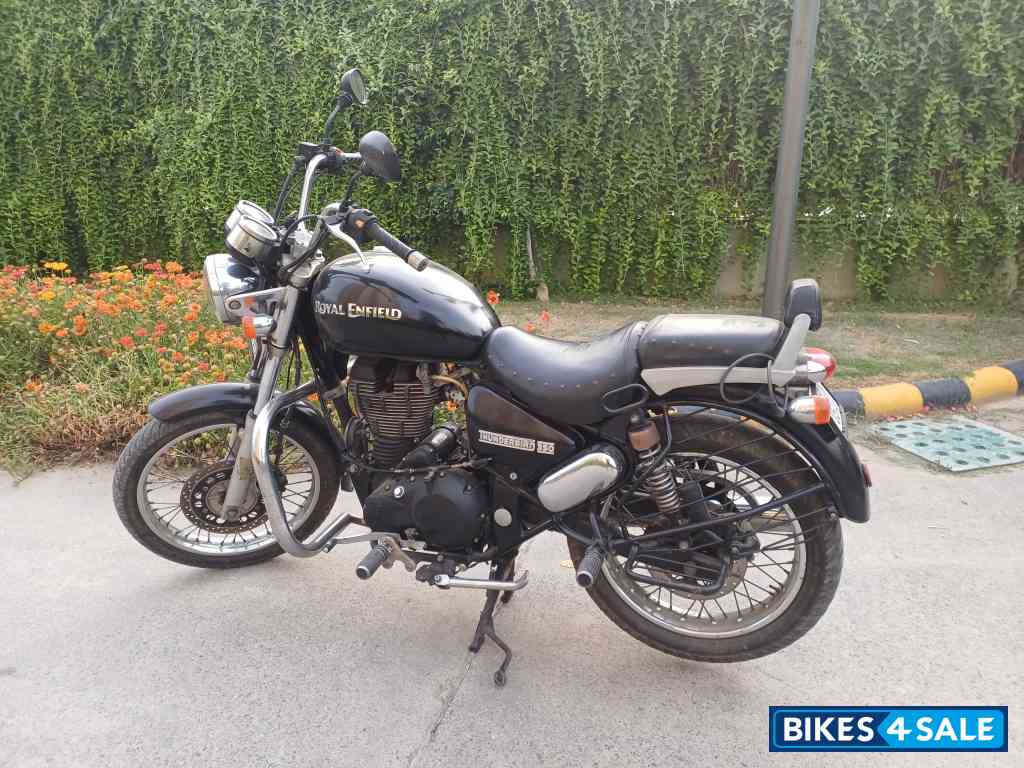Black Royal Enfield Thunderbird 350