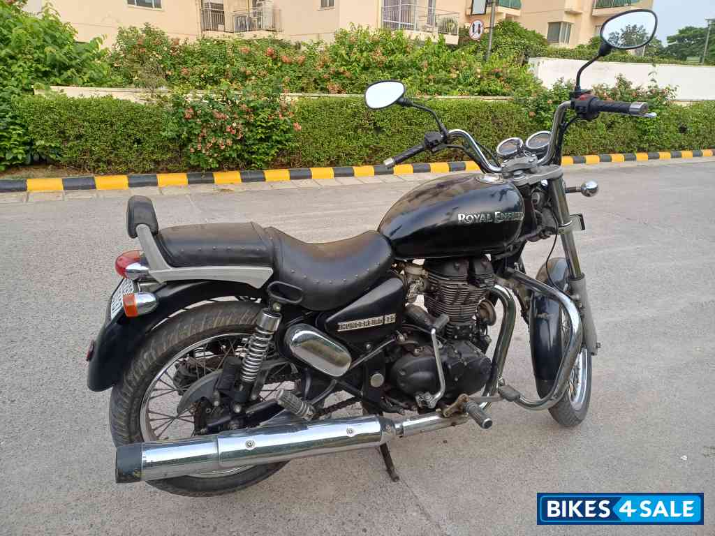 Black Royal Enfield Thunderbird 350
