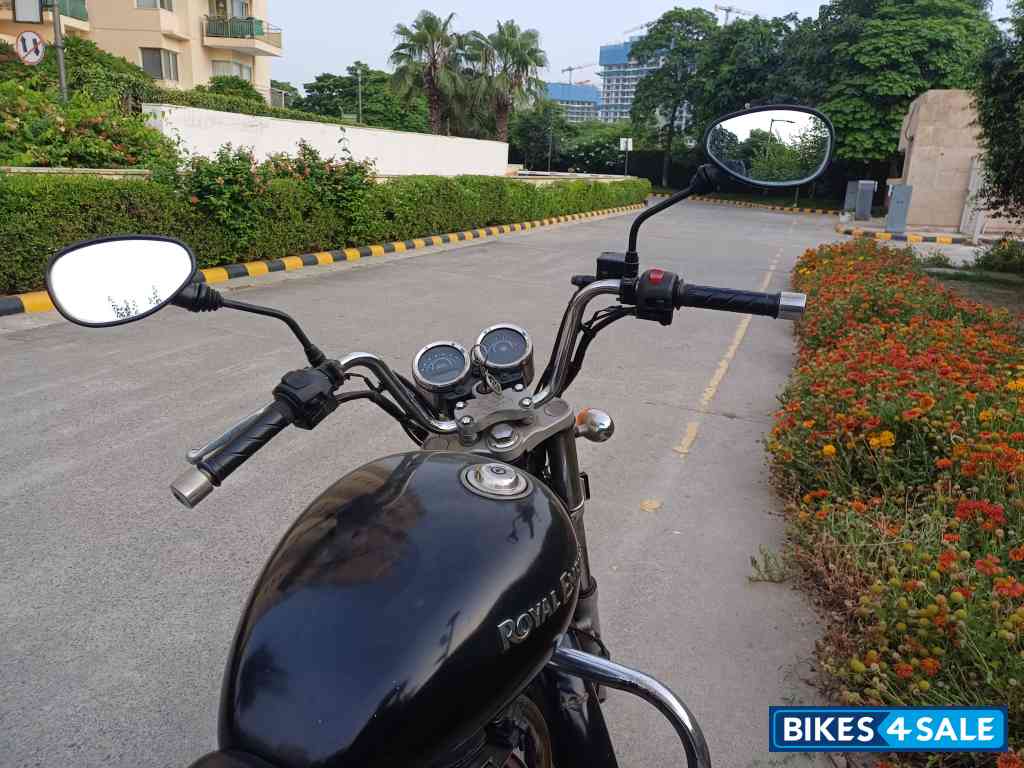 Black Royal Enfield Thunderbird 350
