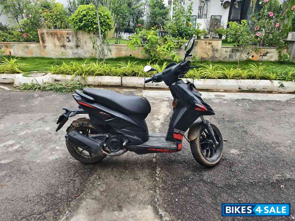 Aprilia SR 160 Carbon ABS