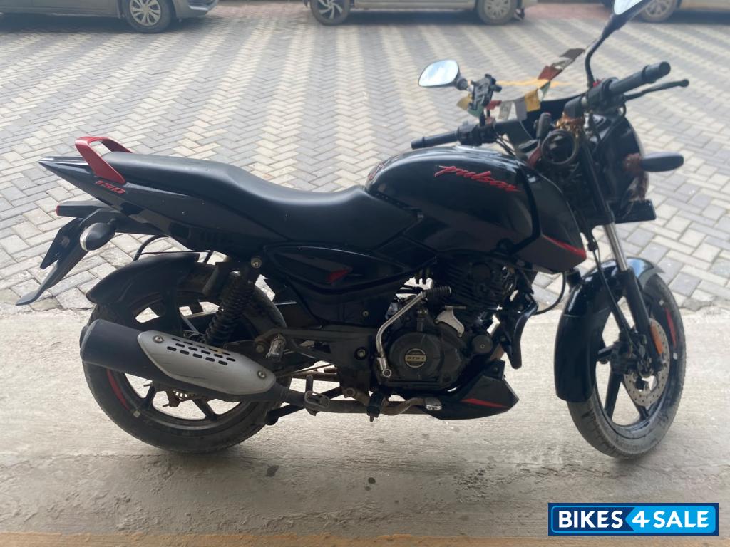 Bajaj Pulsar 150 Neon