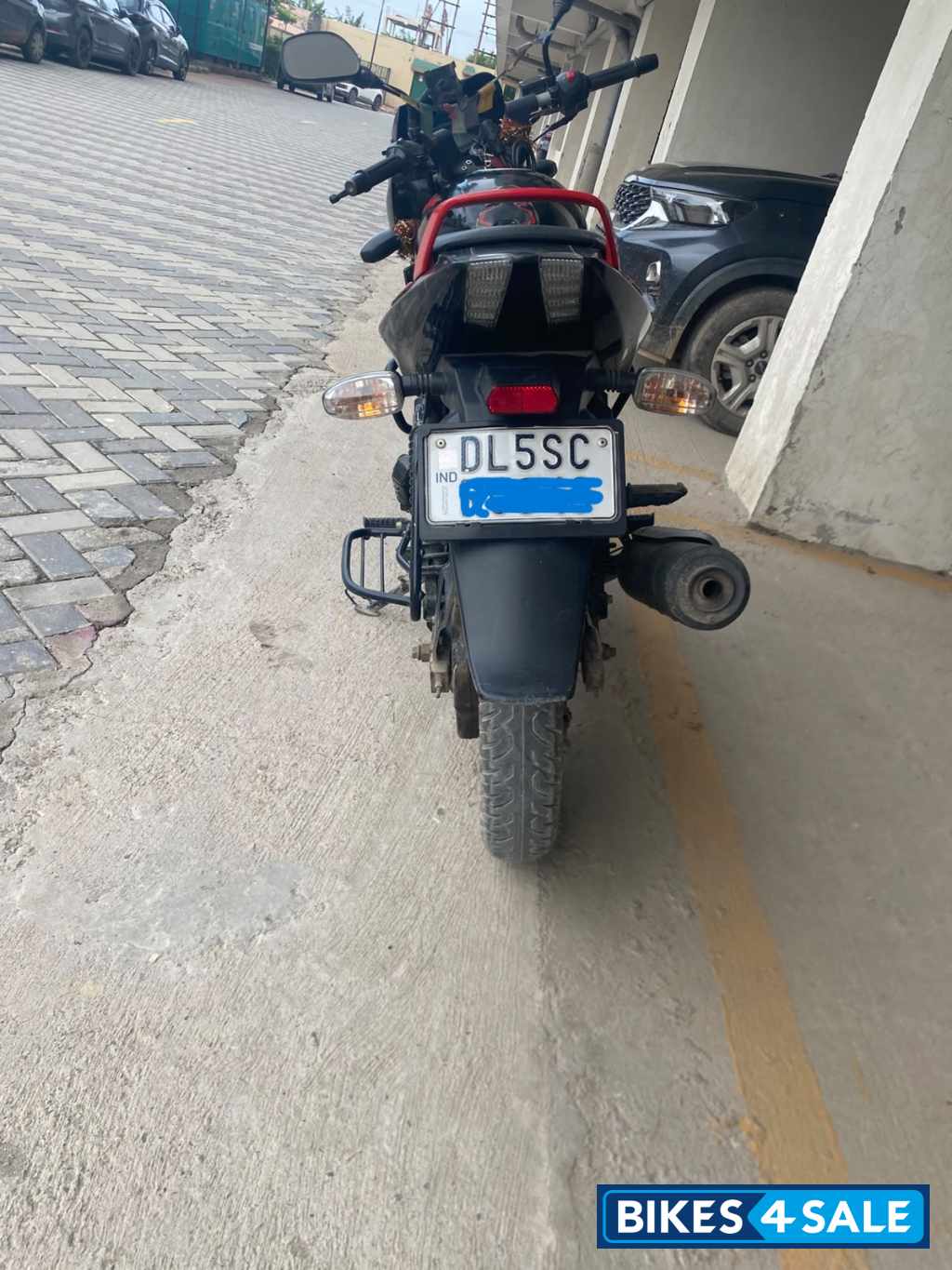 Bajaj Pulsar 150 Neon