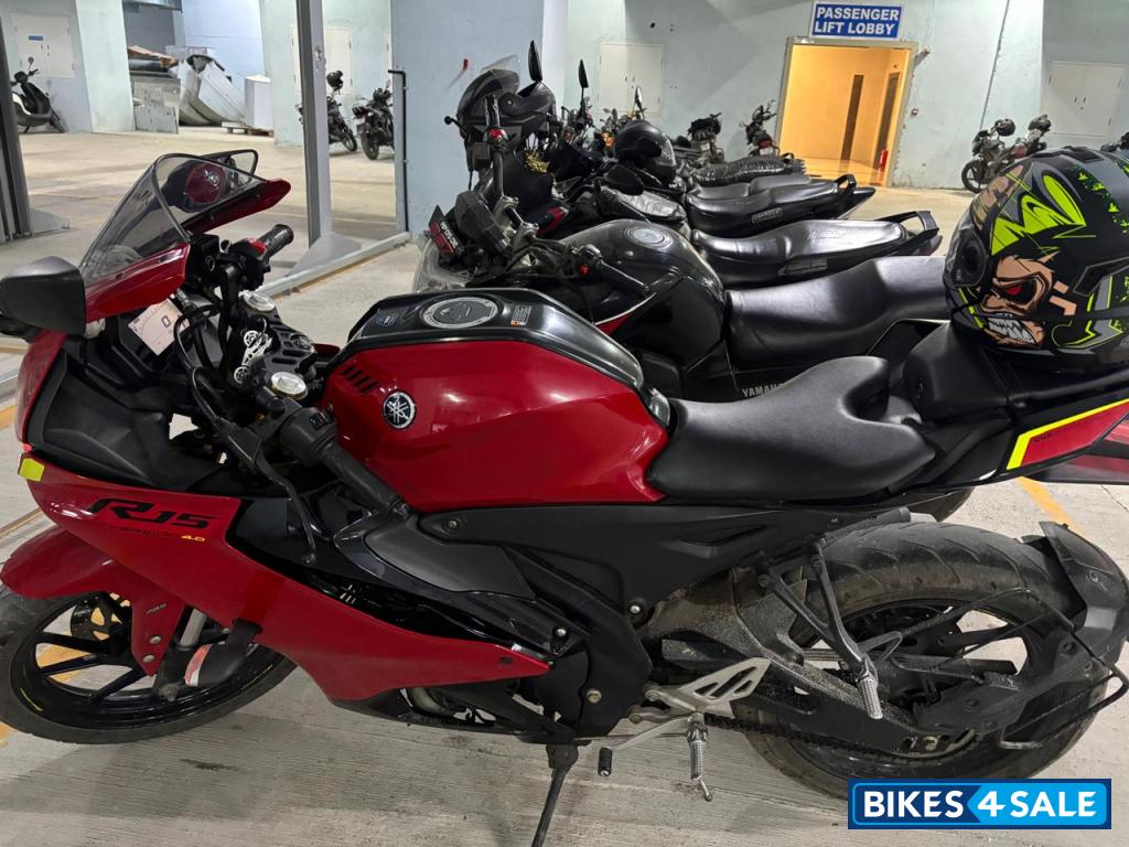 Yamaha R15 V4