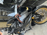 Black Yamaha R15 V4