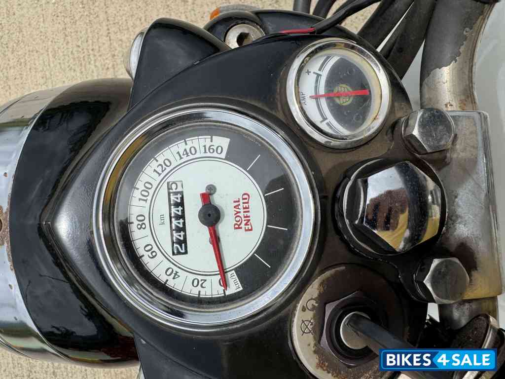 White Royal Enfield Classic 350