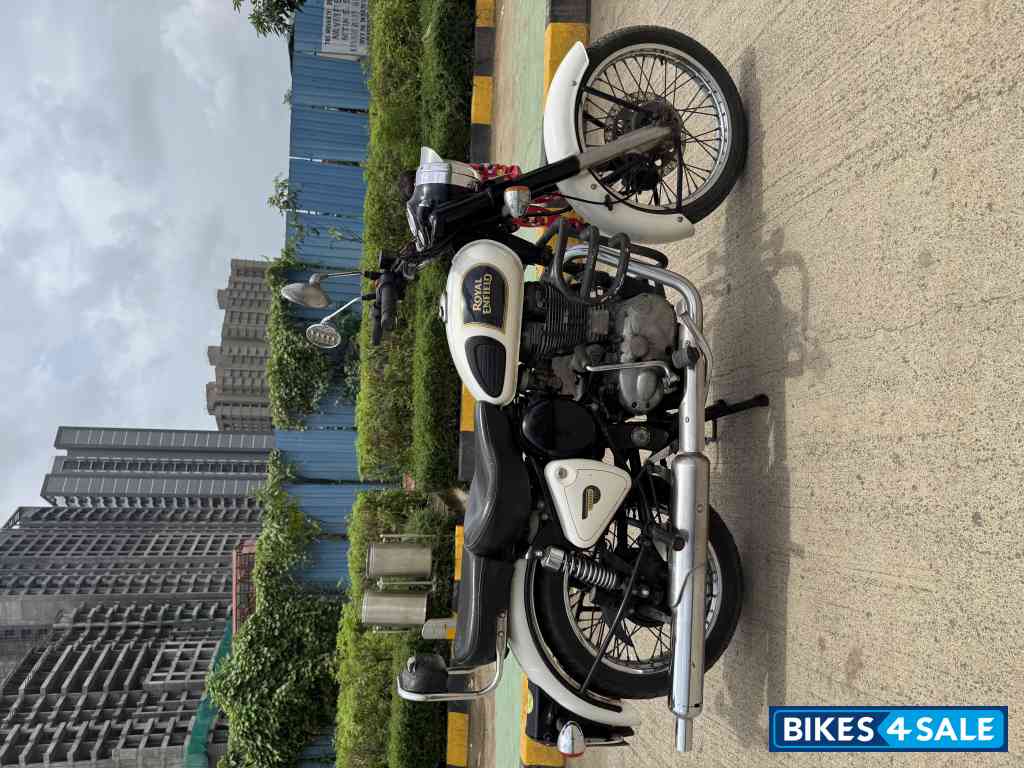 White Royal Enfield Classic 350 White Royal Enfield Classic 350