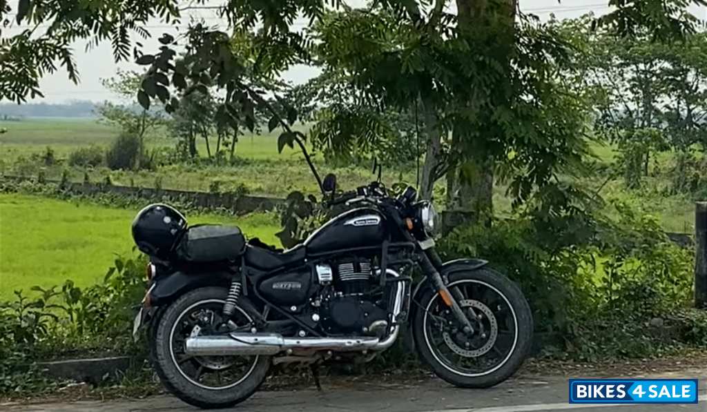 Black Royal Enfield Meteor 350 Stellar