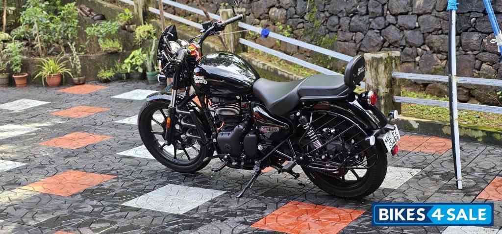 Royal Enfield Meteor 350 Fireball 2025