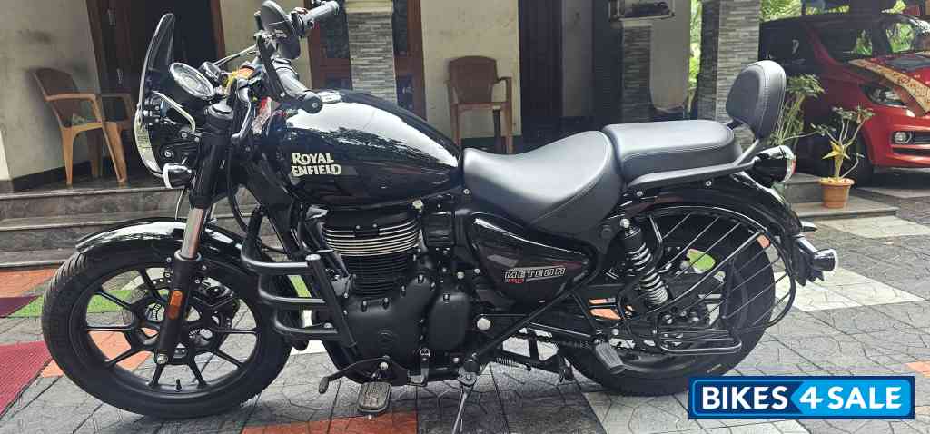 Royal Enfield Meteor 350 Fireball 2025