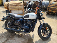 Yezdi Roadster Dark 2023 Model