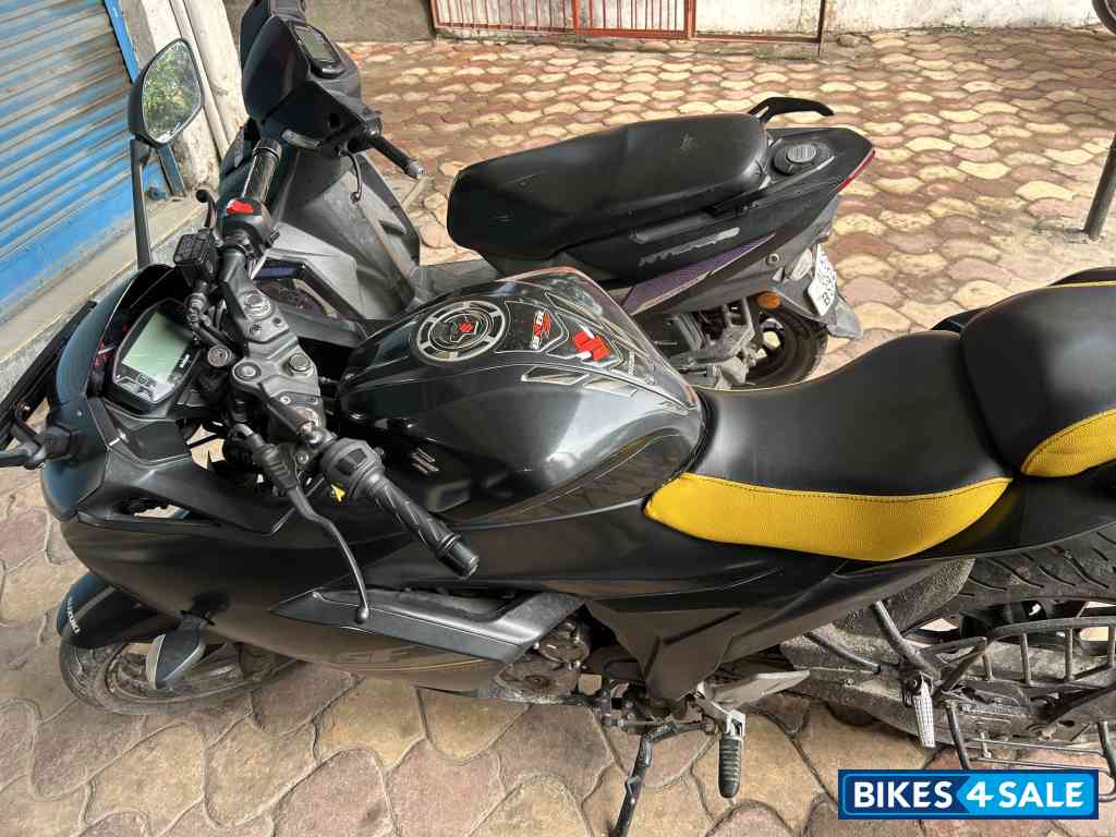 Matte Black Suzuki Gixxer SF 250 BS6