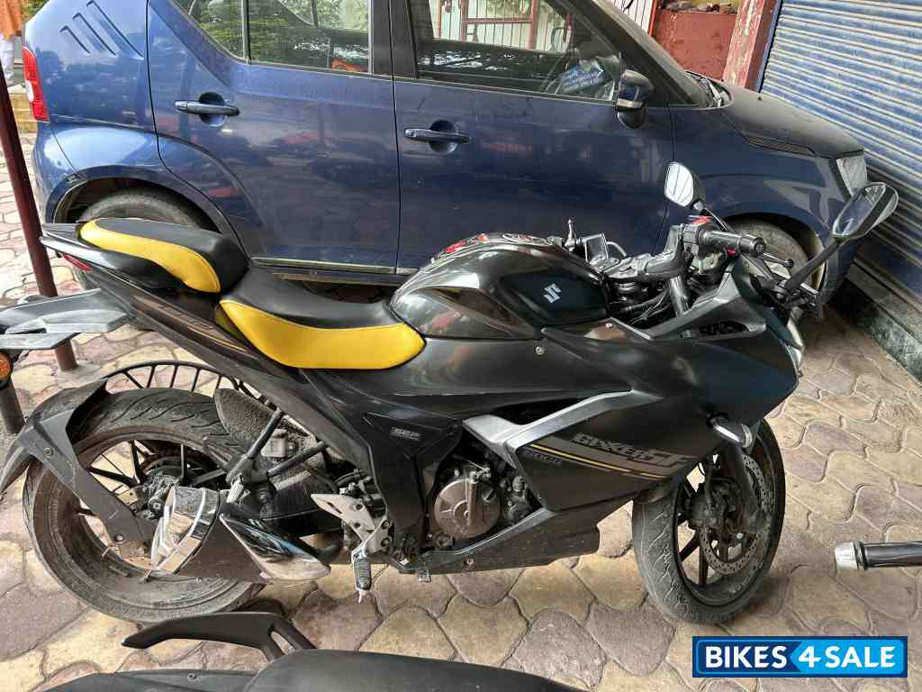Matte Black Suzuki Gixxer SF 250 BS6 Matte Black Suzuki Gixxer SF 250 BS6