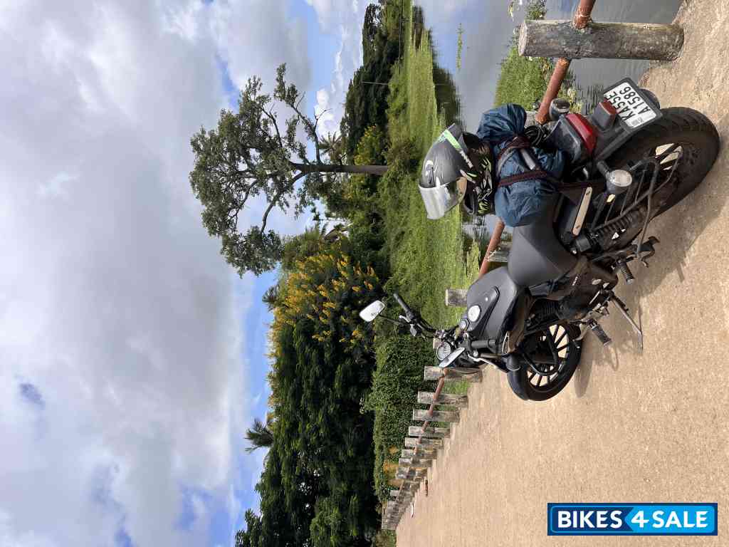 Black Bajaj Avenger Street 160