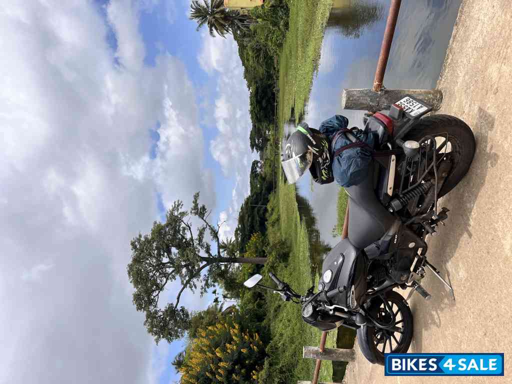 Black Bajaj Avenger Street 160