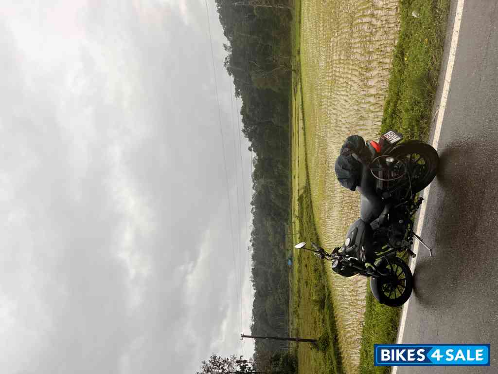 Black Bajaj Avenger Street 160 Black Bajaj Avenger Street 160